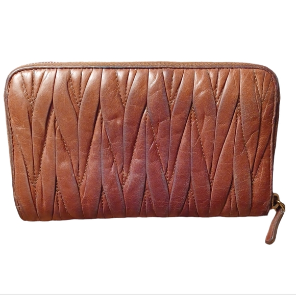 🤎MIU MIU MATELASSÉ LEATHER ZIP-AROUND WALLET - Picture 3 of 12